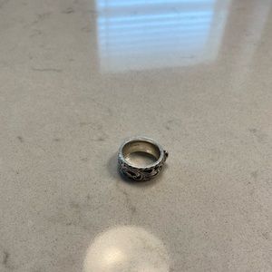 Silver Gucci ring
